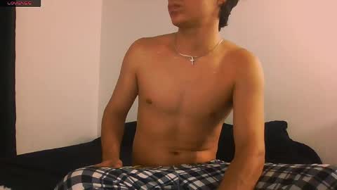 Snapshot of tomastv chatting on 12, 5, 2026 tomasTV online show from 12, 5, 2026