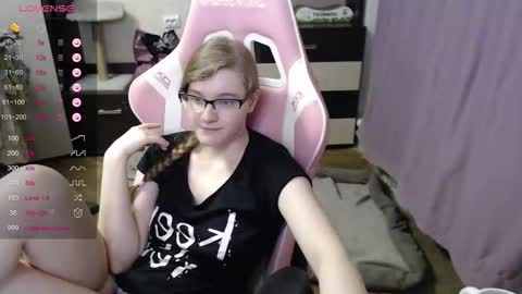 Snapshot of tomato_tease chatting on 27, 10, 2025 tomato_tease online show from 27, 10, 2025