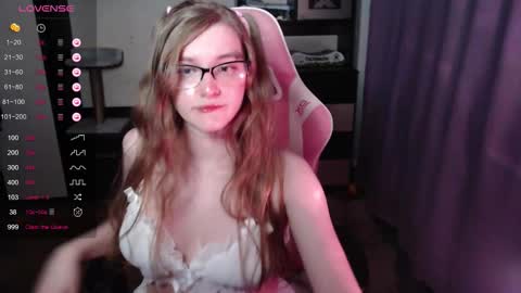 Snapshot of tomato_tease chatting on 4, 11, 2025 tomato_tease online show from 4, 11, 2025