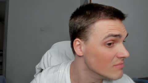 Snapshot of tomboysexy_ chatting on 17, 5, 2026 tomboysexy_ online show from 17, 5, 2026