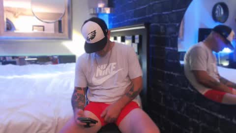 Snapshot of tommy_knuckles chatting on 13, 10, 2025 Tommy online show from 13, 10, 2025