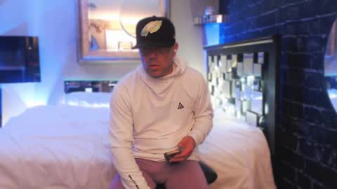 Snapshot of tommy_knuckles chatting on 15, 10, 2025 Tommy online show from 15, 10, 2025