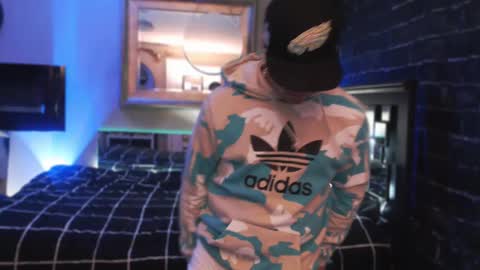 Snapshot of tommy_knuckles chatting on 19, 10, 2025 Tommy online show from 19, 10, 2025