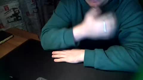 Tommi Li online show from 2, 2, 2025