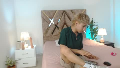 Tommy Foxboy online show from 4, 12, 2024