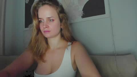 Snapshot of tony_and_alice chatting on 4, 12, 2024 Tony and Alice online show from 4, 12, 2024