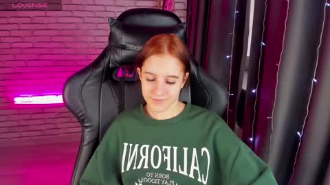 tonya_gray online show from 5, 1, 2025