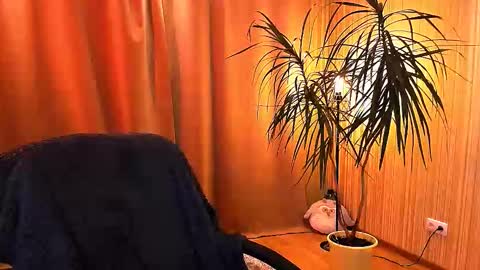 Snapshot of too_beautiful chatting on 2, 10, 2025 Elizabeth online show from 2, 10, 2025