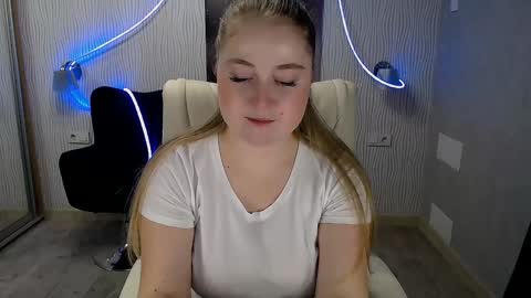 tori_blond online show from 2, 12, 2024