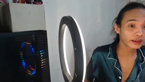 Amor  THUMBS-UP ME online show from 6, 2, 2026