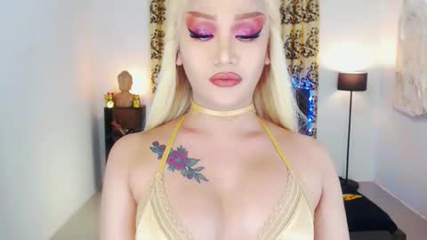 KYLIE BELLA  TS online show from 8, 9, 2025