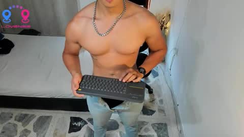 Snapshot of travis_bakerr chatting on 14, 11, 2025 travis bakerr online show from 14, 11, 2025