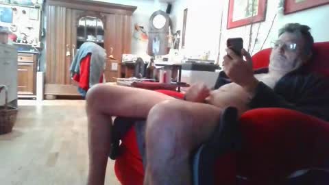 Snapshot of trebgeis1 chatting on 28, 9, 2025 trebgeis1 online show from 28, 9, 2025