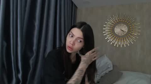 Sarah And Jon online show from 4, 1, 2025