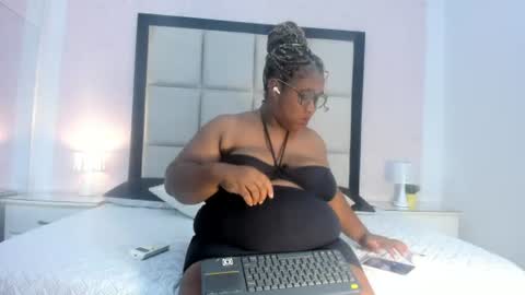 Snapshot of treisyvixen chatting on 7, 7, 2026 Treisy Vixen big ass online show from 7, 7, 2026