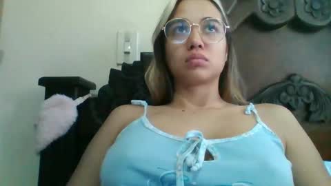 triana_bell online show from 12, 1, 2025