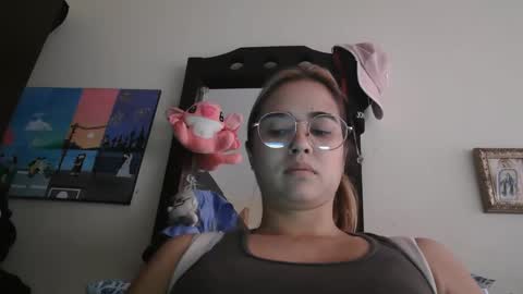 Snapshot of triana_bell chatting on 15, 2, 2026 triana_bell online show from 15, 2, 2026