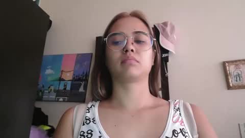 Snapshot of triana_bell chatting on 6, 3, 2026 triana_bell online show from 6, 3, 2026