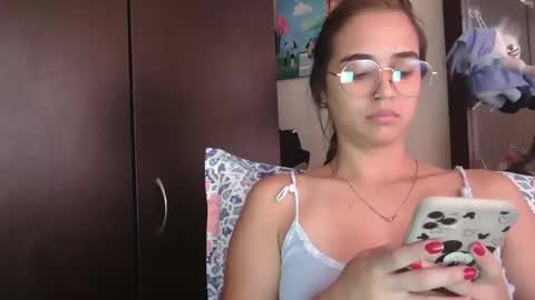 Snapshot of triana_bell chatting on 1, 4, 2026 triana_bell online show from 1, 4, 2026
