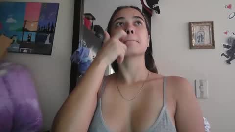 Snapshot of triana_bell chatting on 4, 4, 2026 triana_bell online show from 4, 4, 2026
