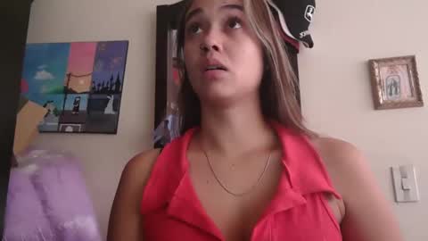 Snapshot of triana_bell chatting on 5, 4, 2026 triana_bell online show from 5, 4, 2026