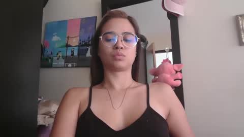 Snapshot of triana_bell chatting on 3, 5, 2026 triana_bell online show from 3, 5, 2026