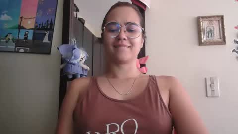 Snapshot of triana_bell chatting on 10, 5, 2026 triana_bell online show from 10, 5, 2026