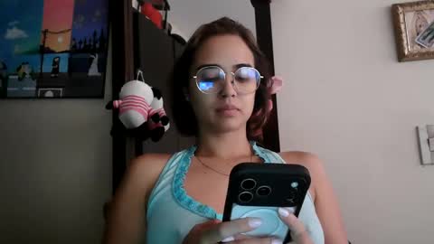 Snapshot of triana_bell chatting on 7, 6, 2026 triana_bell online show from 7, 6, 2026