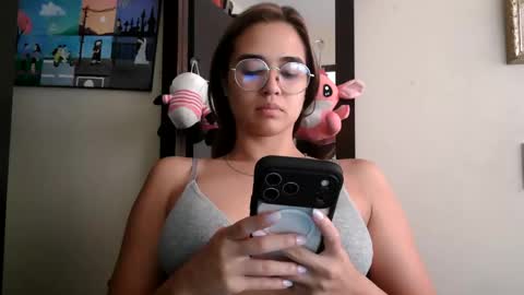 Snapshot of triana_bell chatting on 9, 6, 2026 triana_bell online show from 9, 6, 2026