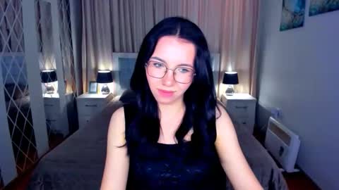TriciaDaisy online show from 4, 5, 2026