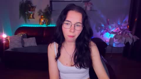 TriciaDaisy online show from 8, 6, 2026