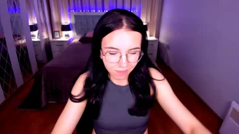 TriciaDaisy online show from 12, 6, 2026