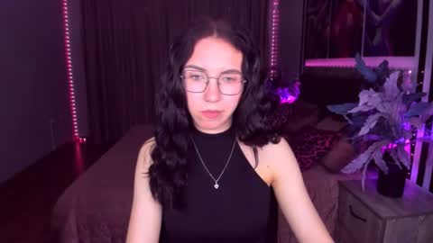 TriciaDaisy online show from 19, 6, 2026