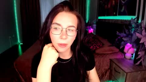 TriciaDaisy online show from 28, 6, 2026