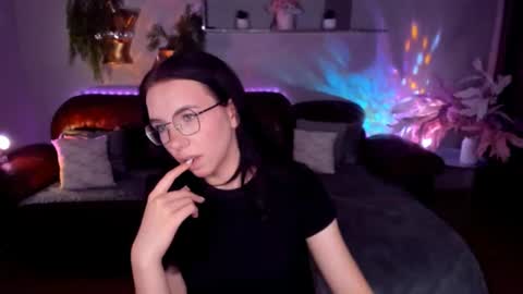 TriciaDaisy online show from 29, 6, 2026