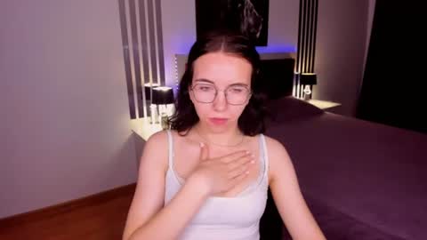 TriciaDaisy online show from 9, 7, 2026