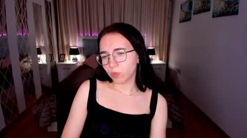 TriciaDaisy online show from 10, 7, 2026