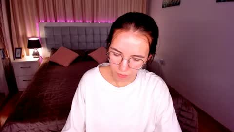 TriciaDaisy online show from 11, 7, 2026