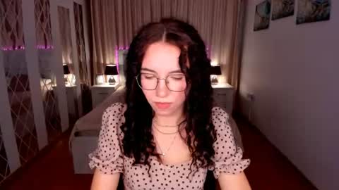 TriciaDaisy online show from 14, 7, 2026