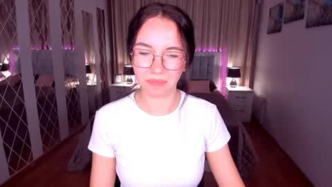 TriciaDaisy online show from 18, 7, 2026