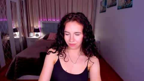 TriciaDaisy online show from 24, 7, 2026