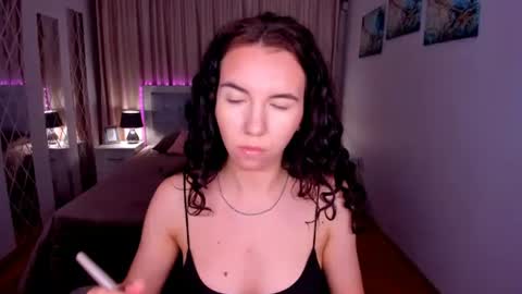 TriciaDaisy online show from 25, 7, 2026