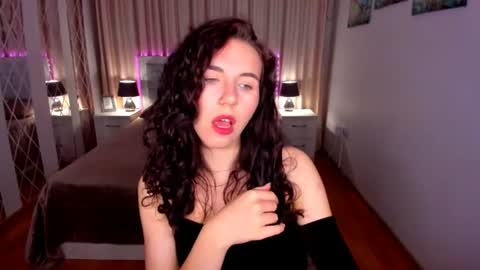 TriciaDaisy online show from 31, 7, 2026