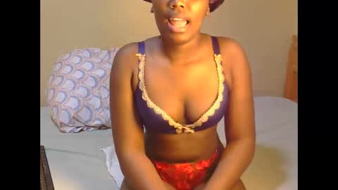 Snapshot of trina_z chatting on 4, 6, 2026 trina_z online show from 4, 6, 2026