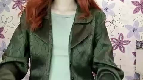 Snapshot of trinhposter chatting on 17, 12, 2025 Cate online show from 17, 12, 2025