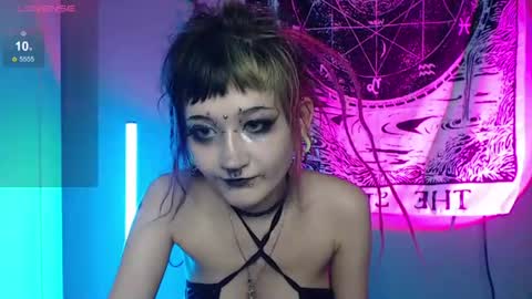 Snapshot of trish_crystal chatting on 9, 8, 2026 Trish online show from 9, 8, 2026
