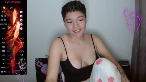 Snapshot of trixie_tangg chatting on 14, 2, 2025 Kitty online show from 14, 2, 2025