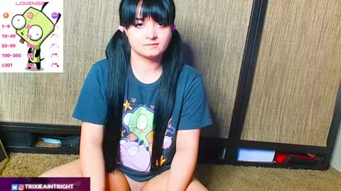 trixiedoescamcam online show from 8, 10, 2025