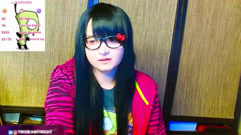 trixiedoescamcam online show from 21, 10, 2025