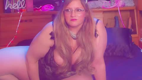 Snapshot of trixstarchik999 chatting on 1, 3, 2025 trixstarchik online show from 1, 3, 2025